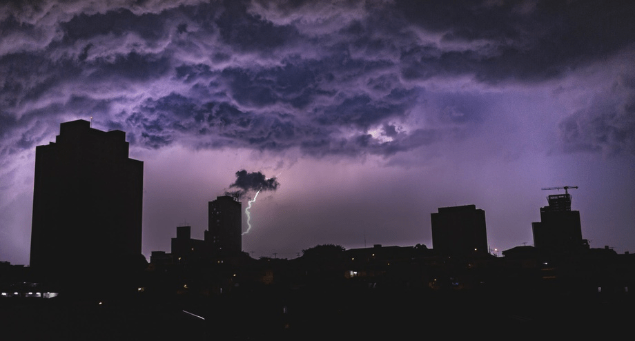 Stormschade aan je zonnepanelen niet standaard verzekerd